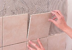 Укладка керамической плитки на стены